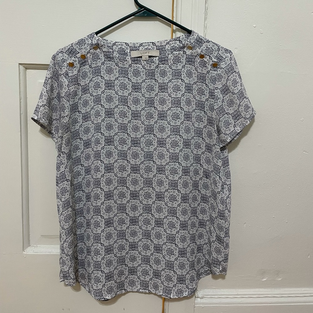 Loft black and white patterned short sleeve blouse in size small